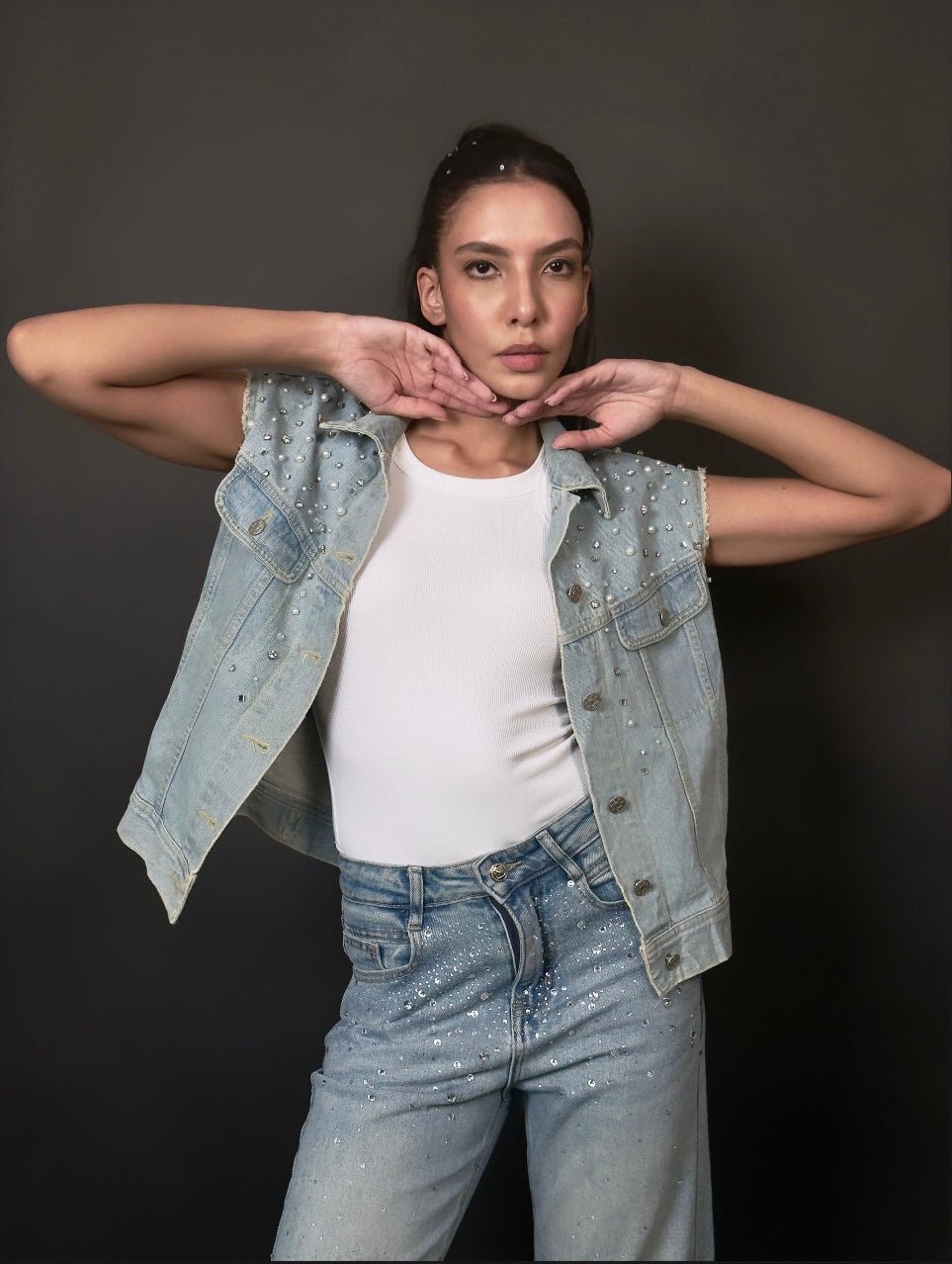 SCARLET CUTSLEEVE DENIM JACKET